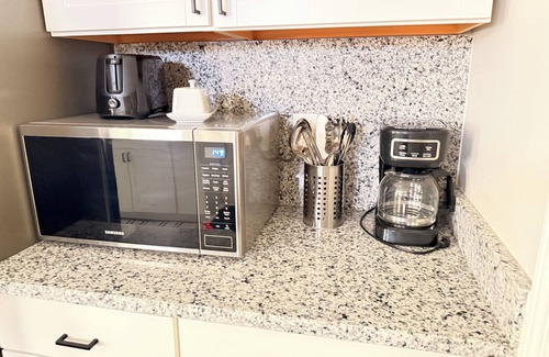 Uptown House | Cozy 2 bedroom Home by St. Jude & I-40. Downtown-Memphis