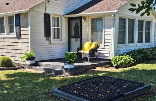 Oaks Corners House | Cozy 2-bedroom home in welcoming Geneva with WiFi, AC