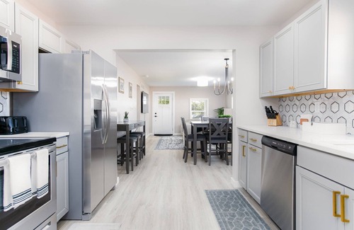 Roseland House | Cozy 2-Bedroom Home Near Notre Dame - Perfect for Game Day Stays!