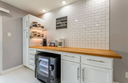 Houston House | Cozy 2-Bedroom Home w/Study Room near IAH Airport