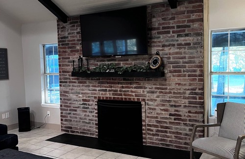 Thackerville House | Cozy 2-bedroom house in Thackerville, OK just minutes from Winstar World Casino.