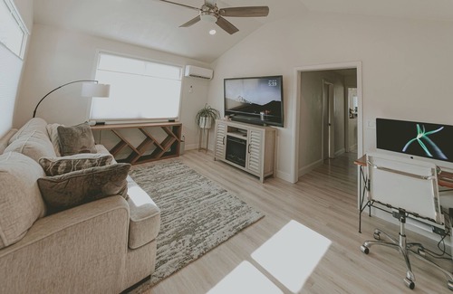 Benton City House | Cozy 2-bedroom house in brilliant Benton City near wineries & cafe's.
