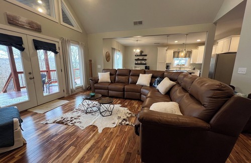Somerset House | Cozy 2 bedroom house in charming Somerset with WiFi, AC with seasonal Lake View