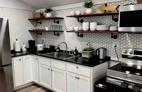 Buford House | Cozy 2-bedroom house with AC & BBQ Grill in Sugar Hill Near Lake Lanier