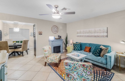 Cooper City House | Cozy 2-bedroom, King Bed, private yard, firepit