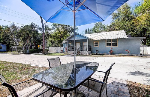 East Tampa Apartment | Cozy 2 bedroom Near Downtown Pet-Friendly