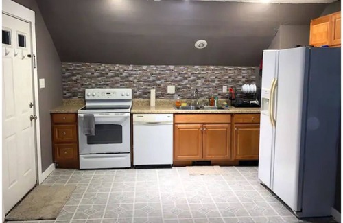 Pittsburgh Apartment | Cozy 2 bedroom near downtown