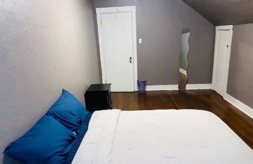 Pittsburgh Apartment | Cozy 2 bedroom near downtown