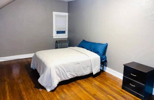 Pittsburgh Apartment | Cozy 2 bedroom near downtown