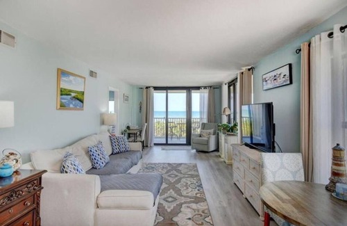 Hutchinson Island South Condo | Cozy 2-bedroom oceanfront condo with WiFi, AC in serene Jensen Beach