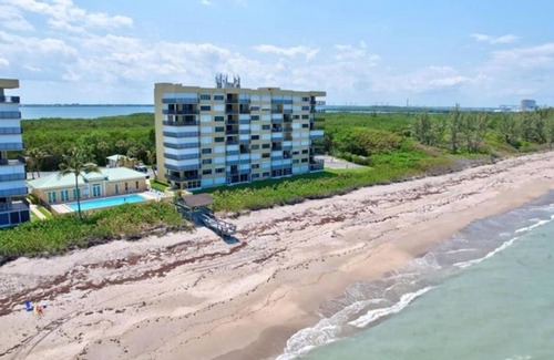 Hutchinson Island South Condo | Cozy 2-bedroom oceanfront condo with WiFi, AC in serene Jensen Beach