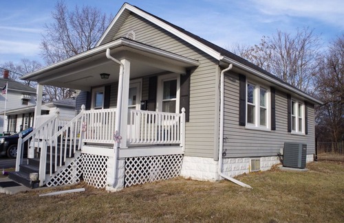 Galesburg House | Cozy, 2 bedroom, Pet-Friendly Home Near Knox College!