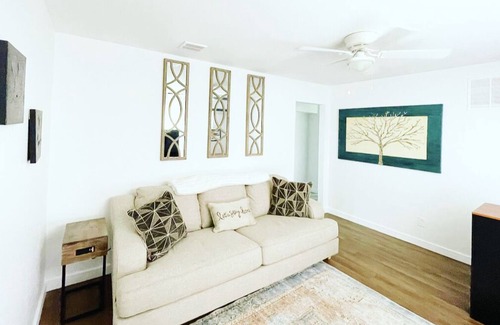 Birmingham Condo | Cozy 2-bedroom rental unit with free parking