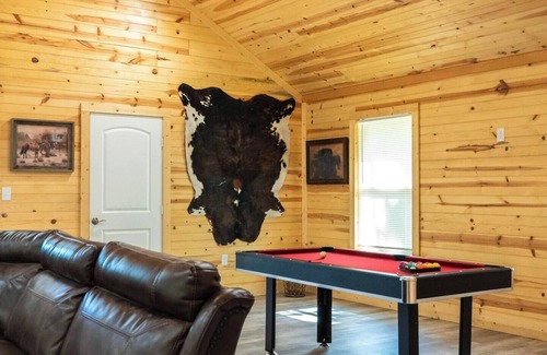 Gordonville House | Cozy 2-bedroom retreat just minutes from Lake Texoma and Cedar Mills Marina