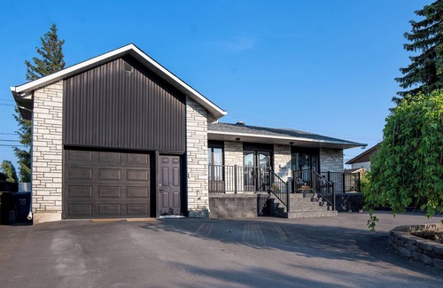 Laval House | "Cozy 2-Bedroom Retreat – Perfect for Families or Small Groups of 5