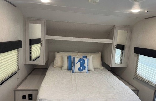 Galliano House | Cozy 2-bedroom RV in brilliant Galliano with AC