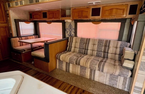 Wheatland House | Cozy 2-bedroom RV in tranquil Tuttle with AC, WiFi