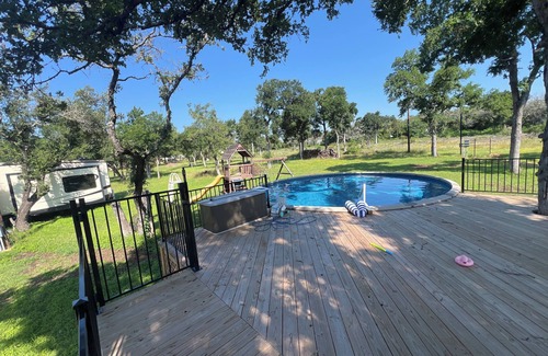 Leander House | Cozy 2 bedroom RV with pool