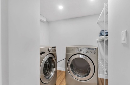 Haysboro House | Cozy 2 Bedroom Secondary suite (basement)