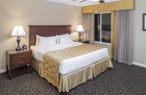 Berkeley Resort | Cozy 2 Bedroom Suite at Historic Powhatan Resort