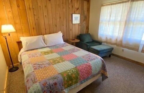 Stahlstown Cabin | Cozy 2 bedroom suite with living room. Close to hiking trails, ski resorts and family parks!