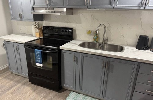 Durham Region House | Cozy 2 Bedroom Suite with fire pit and close to malls and restaurants