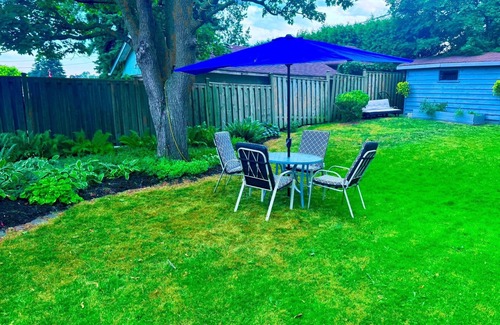 Durham Region House | Cozy 2 Bedroom Suite with fire pit and close to malls and restaurants