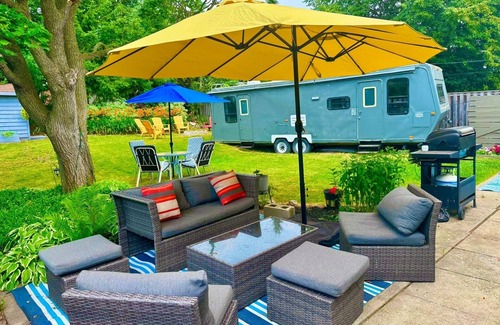 Durham Region House | Cozy 2 Bedroom Suite with fire pit and close to malls and restaurants