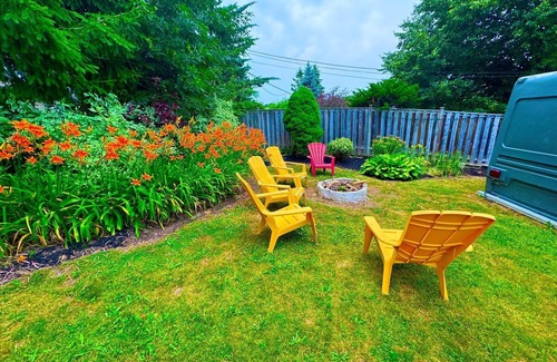Durham Region House | Cozy 2 Bedroom Suite with fire pit and close to malls and restaurants