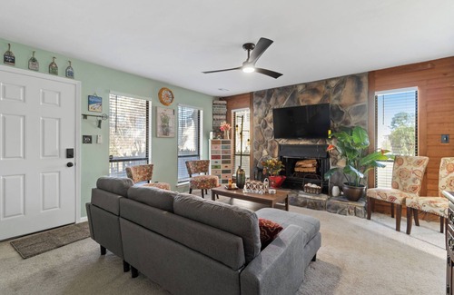 Chic's Beach House | Cozy 2-bedroom townhome in peaceful Virginia Beach with AC, WiFi