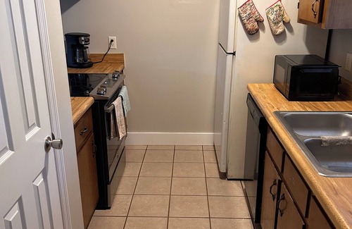 Tallahassee House | Cozy 2-bedroom townhome in wonderful Tallahassee with WiFi, AC/Heat