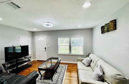 Oak Cliff House | Cozy 2-bedroom townhome in charming Dallas with WiFi, AC