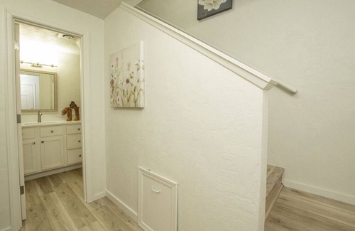 Western House | Cozy 2-bedroom townhome in charming Eugene with pool area.