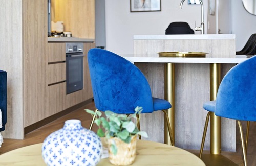 Broadbeach Apartment | Cozy 2 Bedroom Unit in Broadbeach (No Parking) (12801 - 2N - NB)