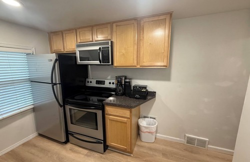 Farmington Hills Apartment | Cozy 2 bedrooms