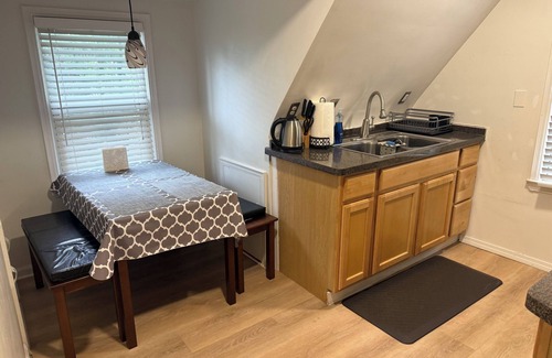 Farmington Hills Apartment | Cozy 2 bedrooms