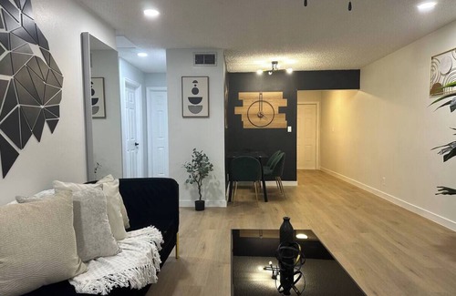 River Oaks Apartment | Cozy 2-bedroom apartment in Fort Lauderdale with WiFi, AC -U1