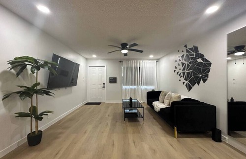 River Oaks Apartment | Cozy 2-bedroom apartment in Fort Lauderdale with WiFi, AC -U1