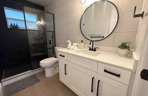 River Oaks Apartment | Cozy 2-bedroom apartment in Fort Lauderdale with WiFi, AC -U1