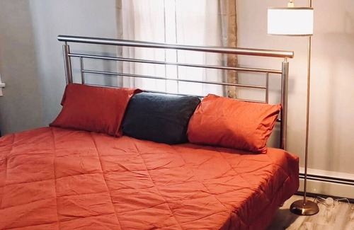 Providence House | Cozy 2 Bedroom Apartment in Providence | Refresh in a Luxe King Bed