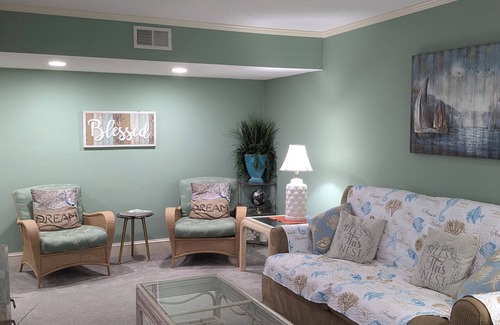 St. Simons Island Condo | Cozy 2-bedroom condo with sunroom on a beautiful golf course St. Simons Island.n