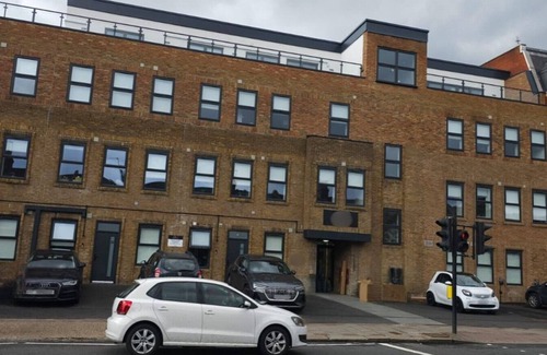 West Finchley Apartment | Cozy 2-Bedrooms, 2-Bathrooms Finchley Flat