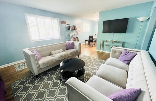 Crystal City Apartment | Cozy 2 bedrooms Mins to DC DCA US Capitol 3 free parking short walk to metro