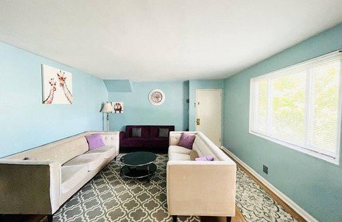 Crystal City Apartment | Cozy 2 bedrooms Mins to DC DCA US Capitol 3 free parking short walk to metro