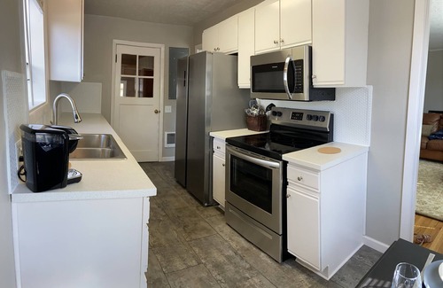 Jennings Lodge House | Cozy 2 br. Close to River