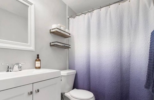 Holiday House | Cozy 2 BR home close to Beaches and Sponge Docks