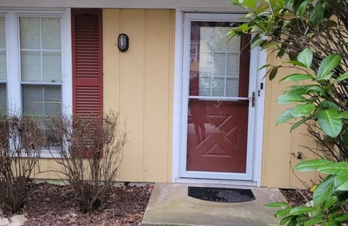 Town Center House | Cozy 2 BR Townhouse in Mariettann