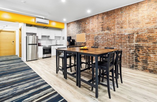 Downtown Montreal Apartment | Cozy 2 floors 2 bed Loft in AAA location Downtown Montreal