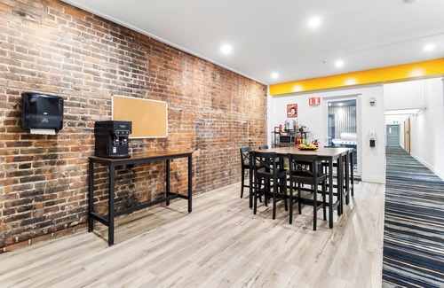 Downtown Montreal Apartment | Cozy 2 floors 2 bed Loft in AAA location Downtown Montreal