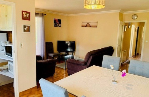 Amelie-les-Bains-Palalda Apartment | Cozy 2-Bedroom Apartment for 4 with Balcony, WiFi, Garage, and Lift in Amélie-les-Bains